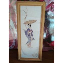 Картина вышивка, Японка с зонтом, 32х14см в раме деревяной, без стекла