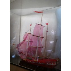 Кораблик, корабль, парусник декоративный в прозрачном футляре
